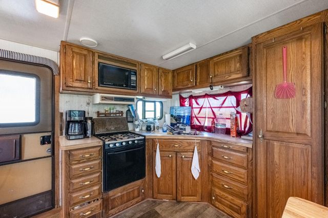 1476 Mabry Street, Gilchrist, TX 77617