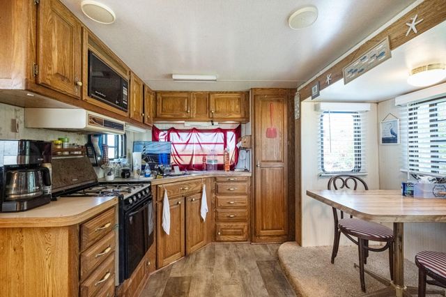 1476 Mabry Street, Gilchrist, TX 77617