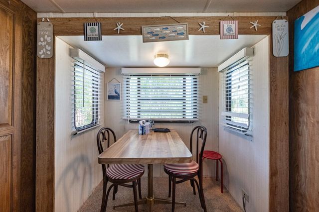1476 Mabry Street, Gilchrist, TX 77617