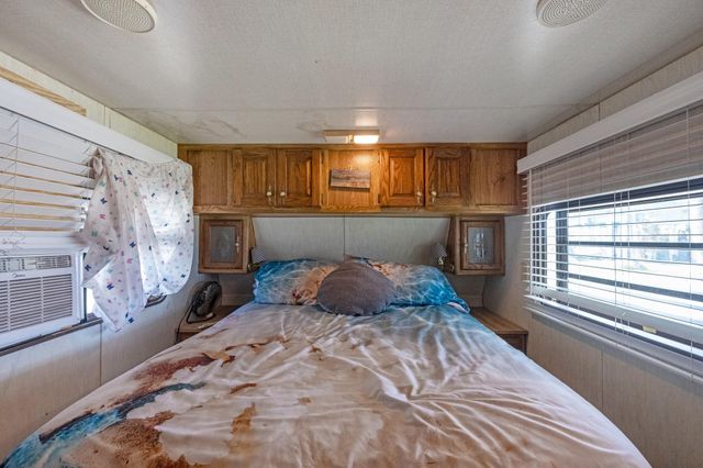1476 Mabry Street, Gilchrist, TX 77617