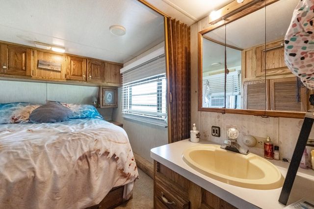 1476 Mabry Street, Gilchrist, TX 77617