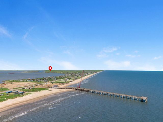 1476 Mabry Street, Gilchrist, TX 77617