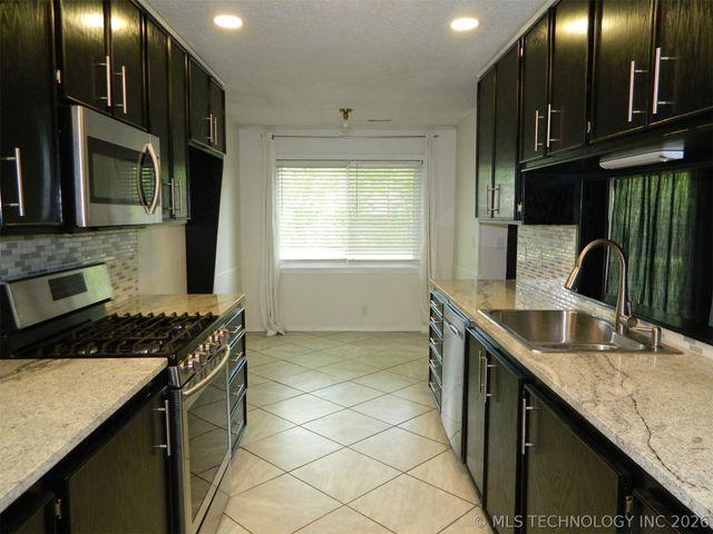 1416 Lariat Drive, Bartlesville, OK 74006