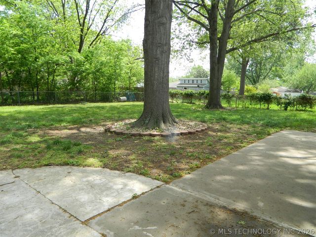 1416 Lariat Drive, Bartlesville, OK 74006