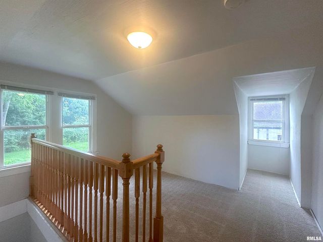 604 W Walnut Street, Carbondale, IL 62901