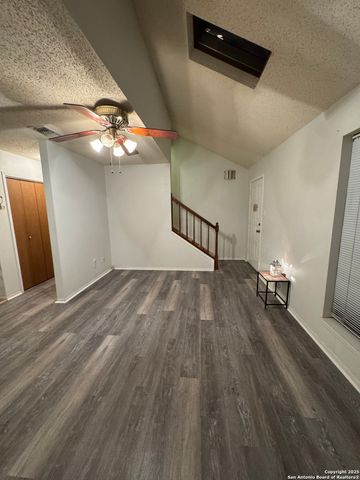305 S Archer St Apt B2, Beeville, TX 78102