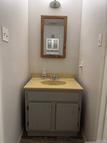 305 S Archer St Apt B2, Beeville, TX 78102