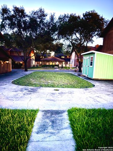 305 S Archer St Apt B2, Beeville, TX 78102