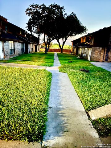 305 S Archer St Apt B2, Beeville, TX 78102