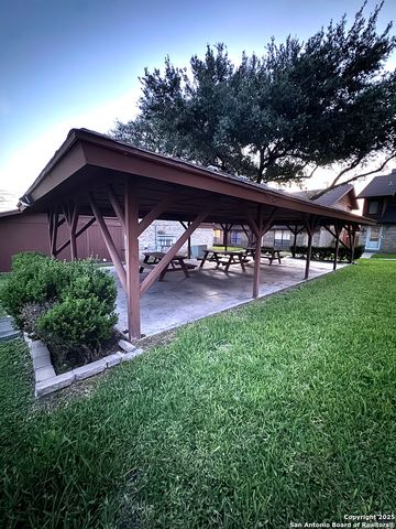 305 S Archer St Apt B2, Beeville, TX 78102
