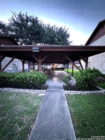 305 S Archer St Apt B2, Beeville, TX 78102