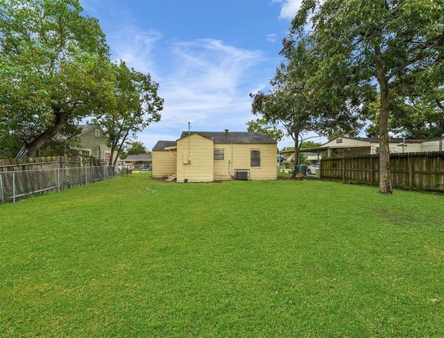 1601 Alabama Street, Baytown, TX 77520