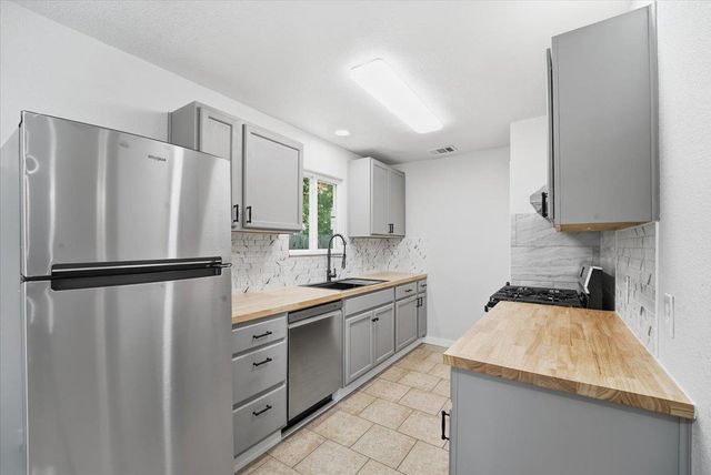 302 Shadow Bend CV, Austin, TX 78745
