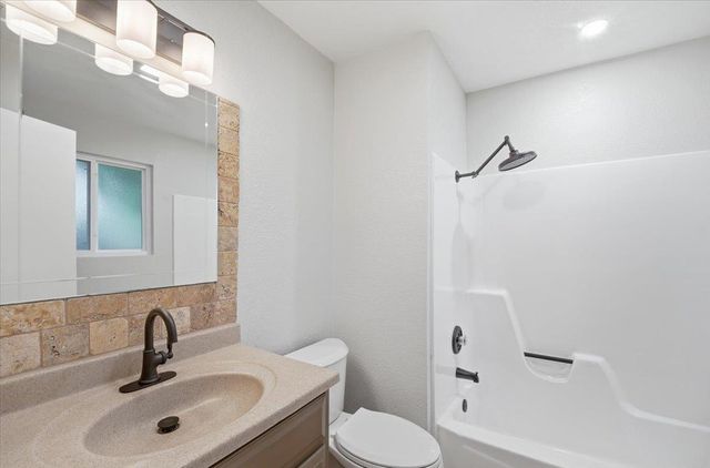 302 Shadow Bend CV, Austin, TX 78745