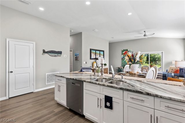 1810 NE 3RD AVE, Matlacha, FL 33993