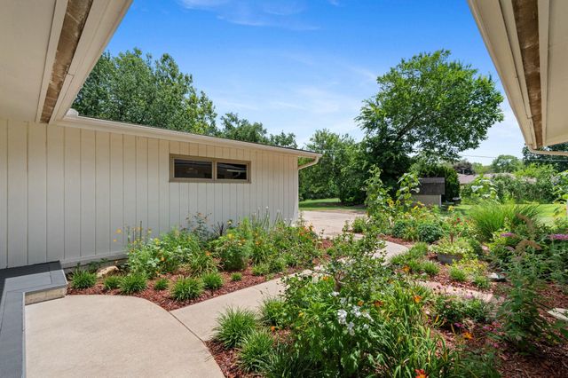 262 S Bonnie Brae St, Wichita, KS 67207