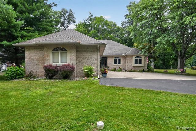 7480 Majestic Woods Drive, Linden, MI 48451