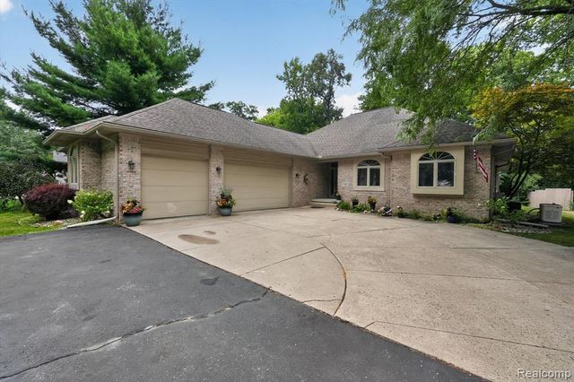 7480 Majestic Woods Drive, Linden, MI 48451