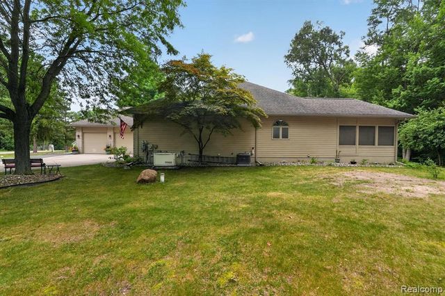 7480 Majestic Woods Drive, Linden, MI 48451
