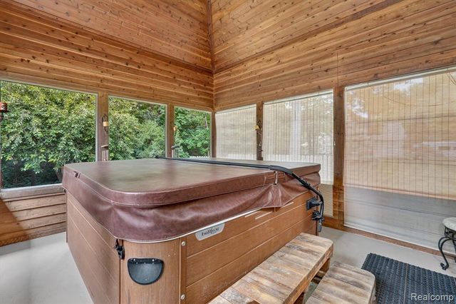 7480 Majestic Woods Drive, Linden, MI 48451