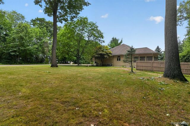 7480 Majestic Woods Drive, Linden, MI 48451