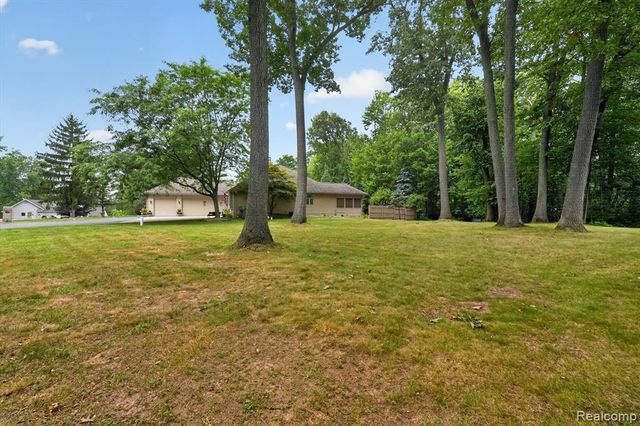 7480 Majestic Woods Drive, Linden, MI 48451
