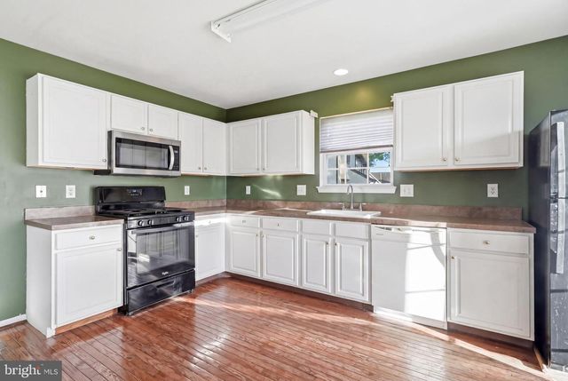 327 ALLENS LN, Mullica Hill, NJ 08062