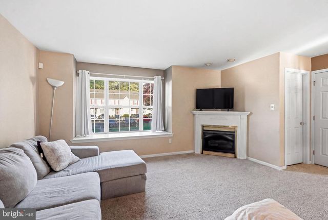 327 ALLENS LN, Mullica Hill, NJ 08062