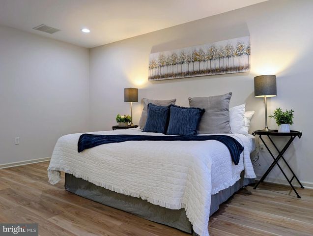 18 SCARLET OAK DR, Princeton, NJ 08540