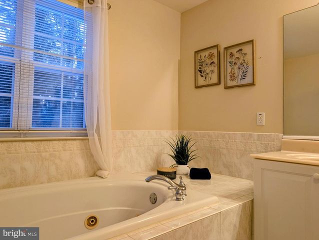 18 SCARLET OAK DR, Princeton, NJ 08540