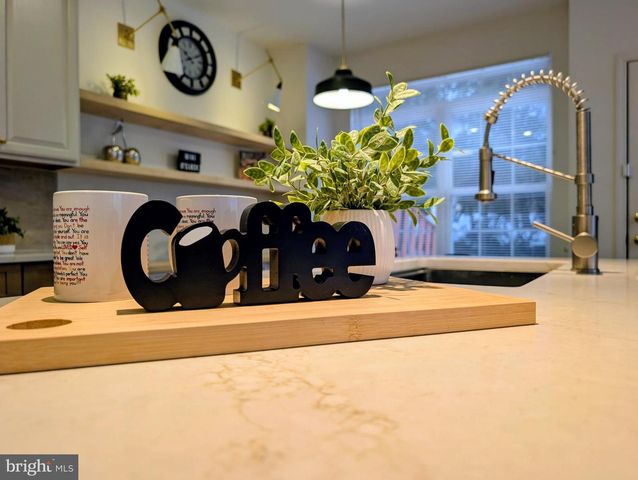 18 SCARLET OAK DR, Princeton, NJ 08540