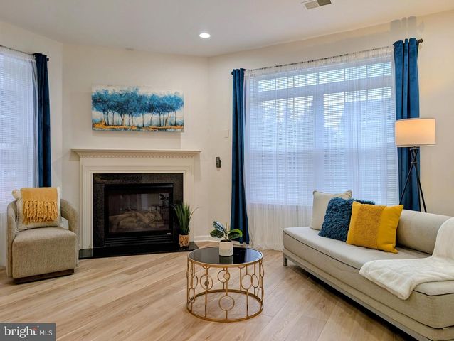 18 SCARLET OAK DR, Princeton, NJ 08540