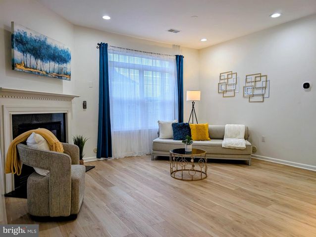 18 SCARLET OAK DR, Princeton, NJ 08540