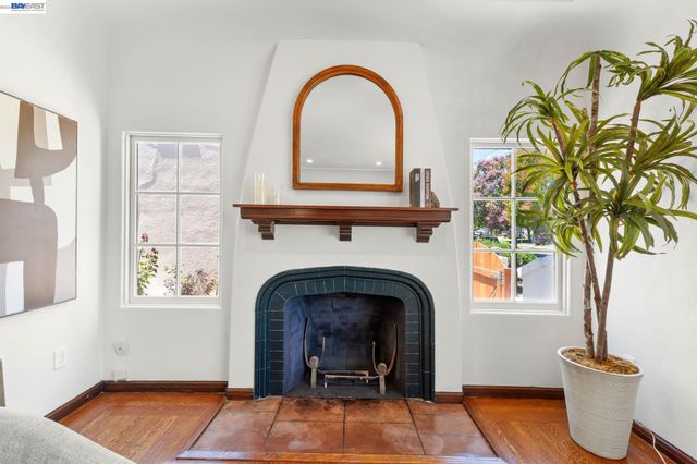 5869 Picardy Dr, Oakland, CA 94605