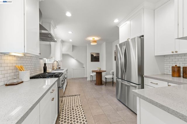 5869 Picardy Dr, Oakland, CA 94605