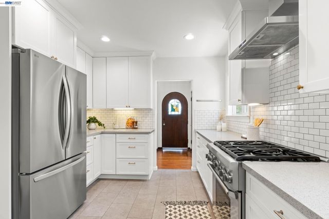 5869 Picardy Dr, Oakland, CA 94605