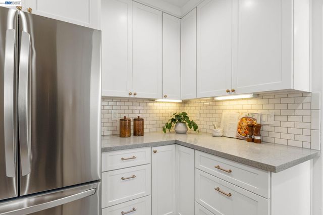 5869 Picardy Dr, Oakland, CA 94605
