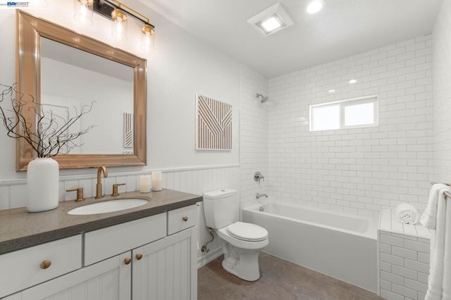 5869 Picardy Dr, Oakland, CA 94605