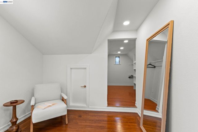5869 Picardy Dr, Oakland, CA 94605