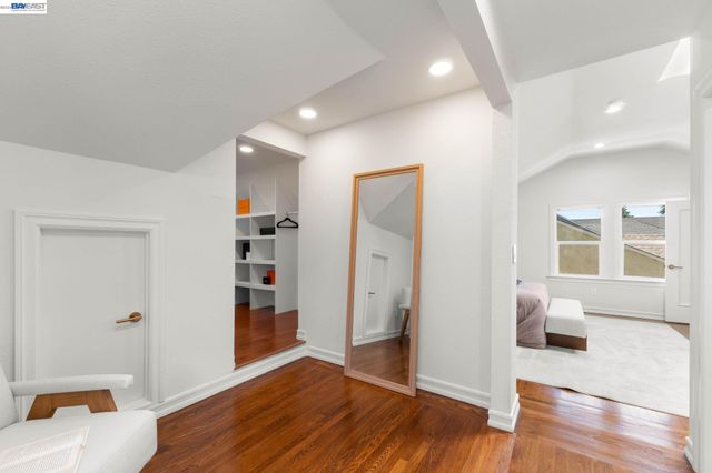 5869 Picardy Dr, Oakland, CA 94605