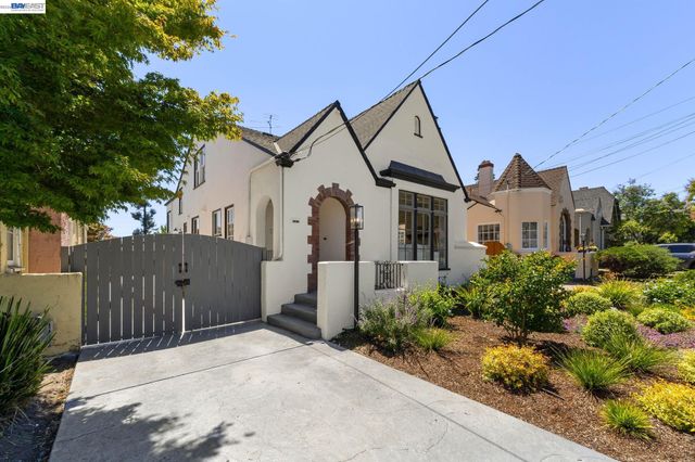 5869 Picardy Dr, Oakland, CA 94605