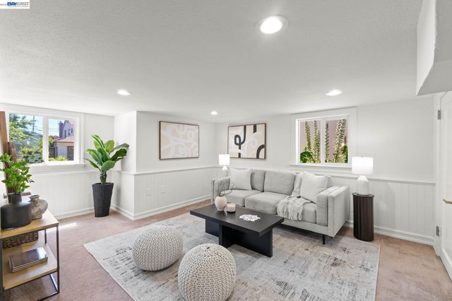 5869 Picardy Dr, Oakland, CA 94605