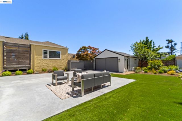 5869 Picardy Dr, Oakland, CA 94605