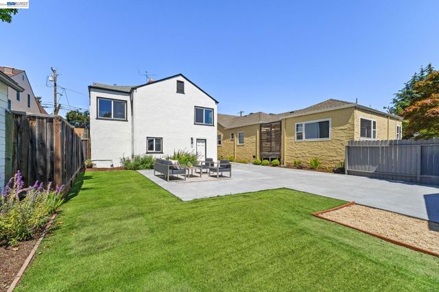 5869 Picardy Dr, Oakland, CA 94605