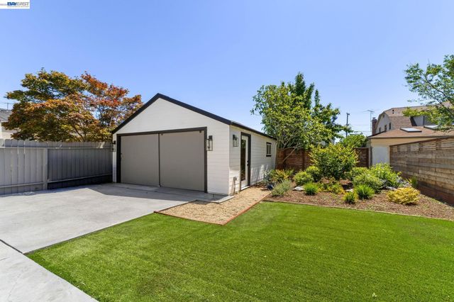 5869 Picardy Dr, Oakland, CA 94605