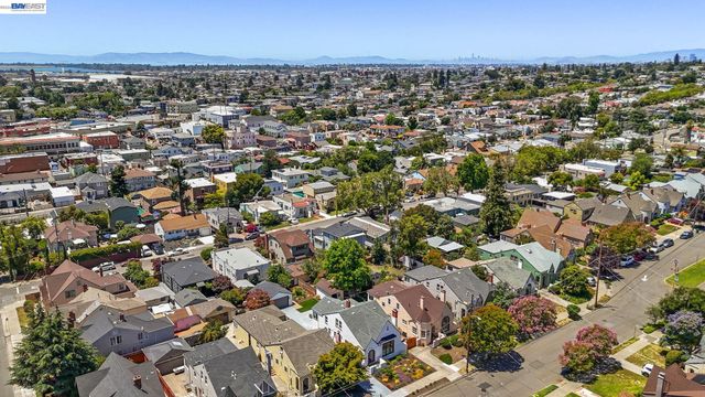 5869 Picardy Dr, Oakland, CA 94605