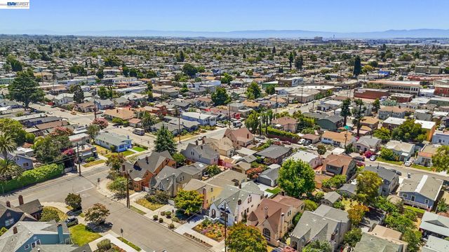5869 Picardy Dr, Oakland, CA 94605