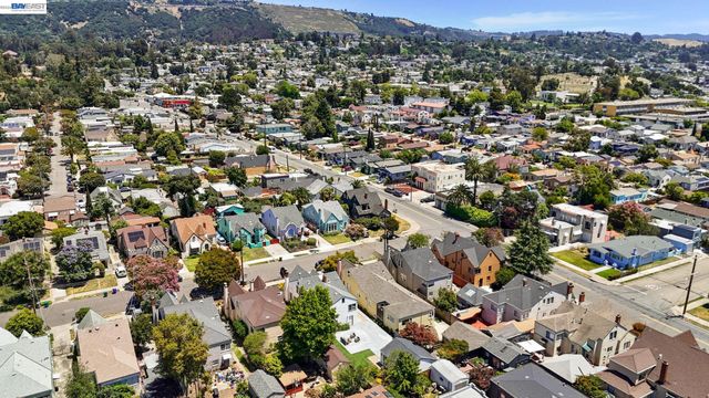 5869 Picardy Dr, Oakland, CA 94605