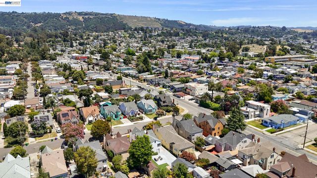 5869 Picardy Dr, Oakland, CA 94605