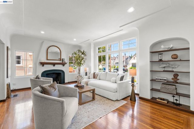 5869 Picardy Dr, Oakland, CA 94605